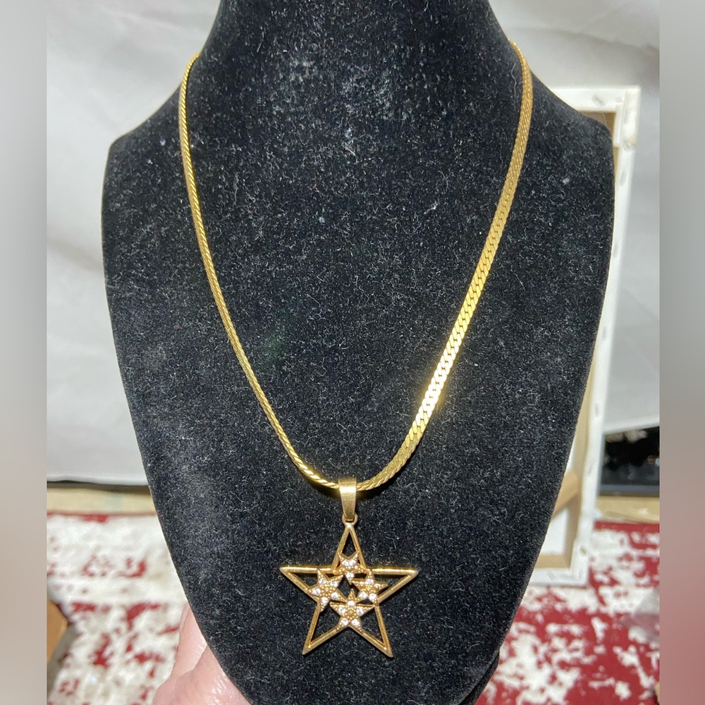 Vintage RMN Star Pendant on an Unbranded Herringbone Gold Tone Necklace